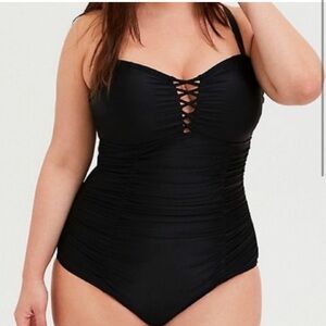 Torrid Swimsuit Lattice Front Cage - One Piece Ruched Retro Wireless za.